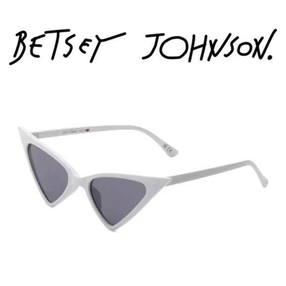 Betsey Johnson Future Play Cat Eye White Retro Dainty Sunglasses display picture 2